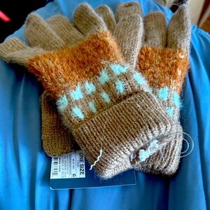 Universal thread winter gloves for women new with tags
